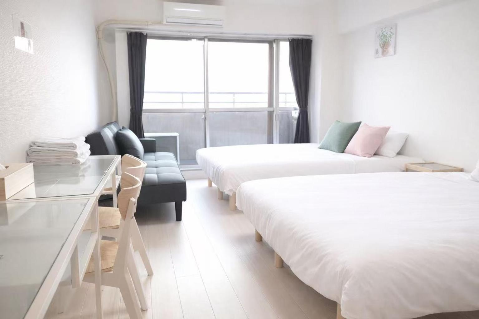House L In Shinjuku — Photos 1